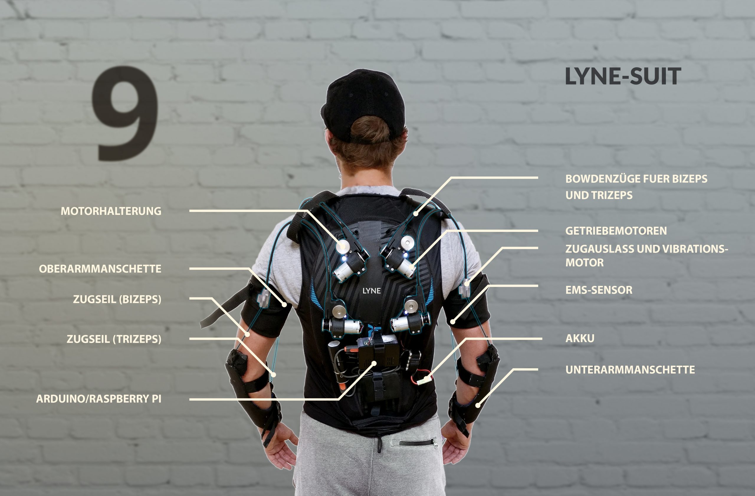 180722_Lyne_Suit_Back_Fabian_Neumueller